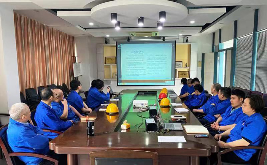 電滾筒公司組織管理團隊參加安標換版云直播培訓(xùn).jpg