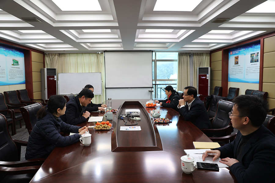 市人大黨組副書(shū)記、副主任施根寶蒞臨公司考察.JPG