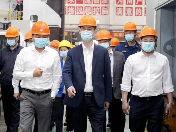 市政府黨組成員、新區(qū)黨工委副書記錢洪文蒞臨我司考察指導(dǎo).jpg